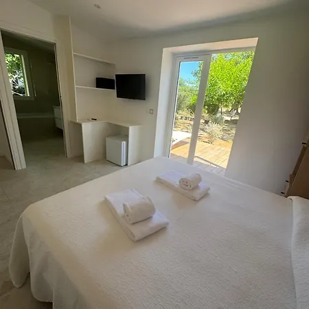 Domaine De Caranella מלון 3*