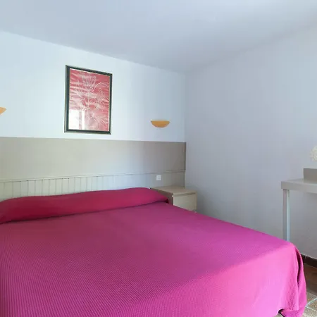Domaine De Caranella מלון 3*