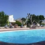 호텔 Domaine De Caranella 3*